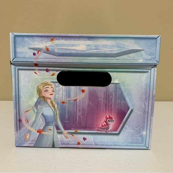 Frozen Elsa’s Journey Dress-Up Trunk Set-Fits Sizes 4-6X NWT - Picture 5 of 15